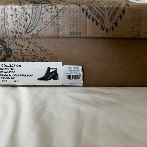 Brady Buckle Showboat in Cognac - Picture 7 of 7